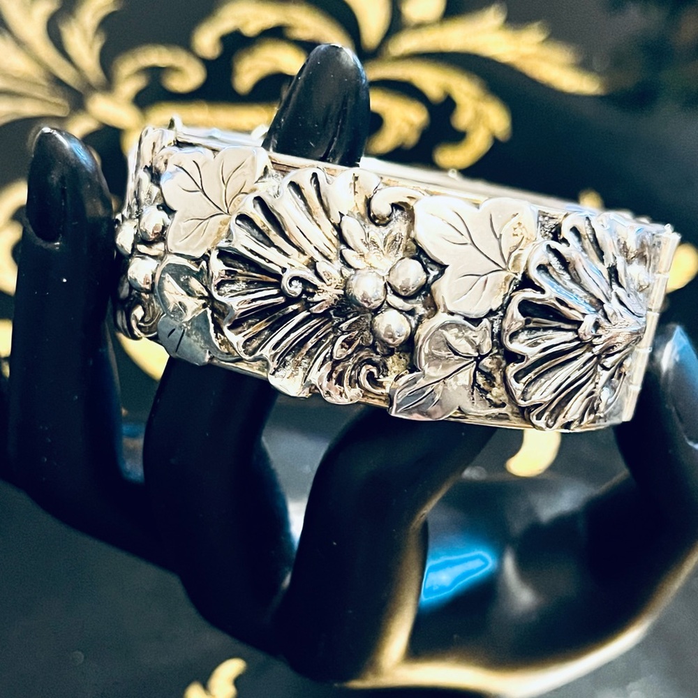 Vintage Ornate Hinged Bangle Cuff Bracelet